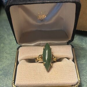 Elegant Green and Gold Women's Ring